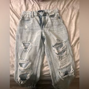 Aeropostale Ripped Mom jeans light washed